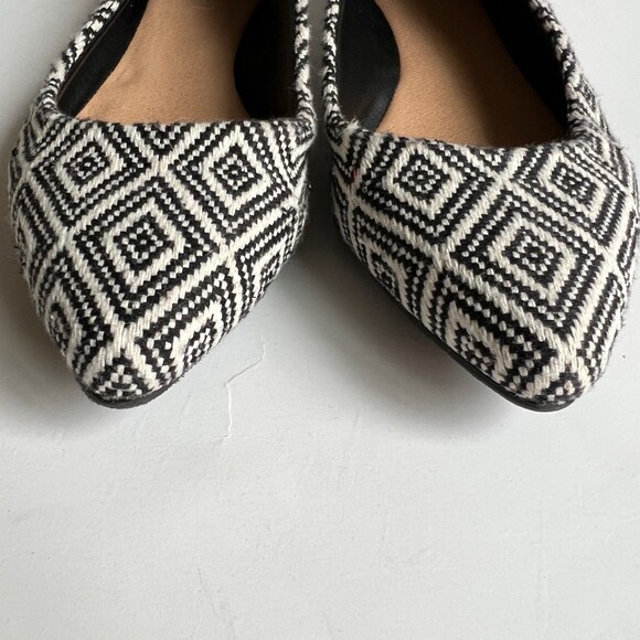 Loft Black & White Geometric Pointed Toe Flats Size 7.5 - Picture 4 of 5